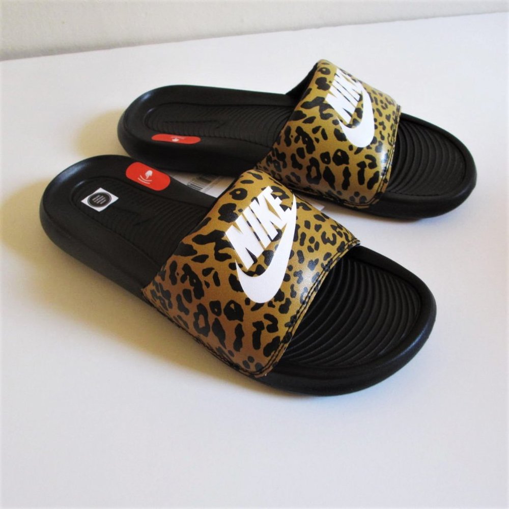 NIKE Victori One Slides Leopard Print Slides Sandals Slippers Size 8 , 9 Logo